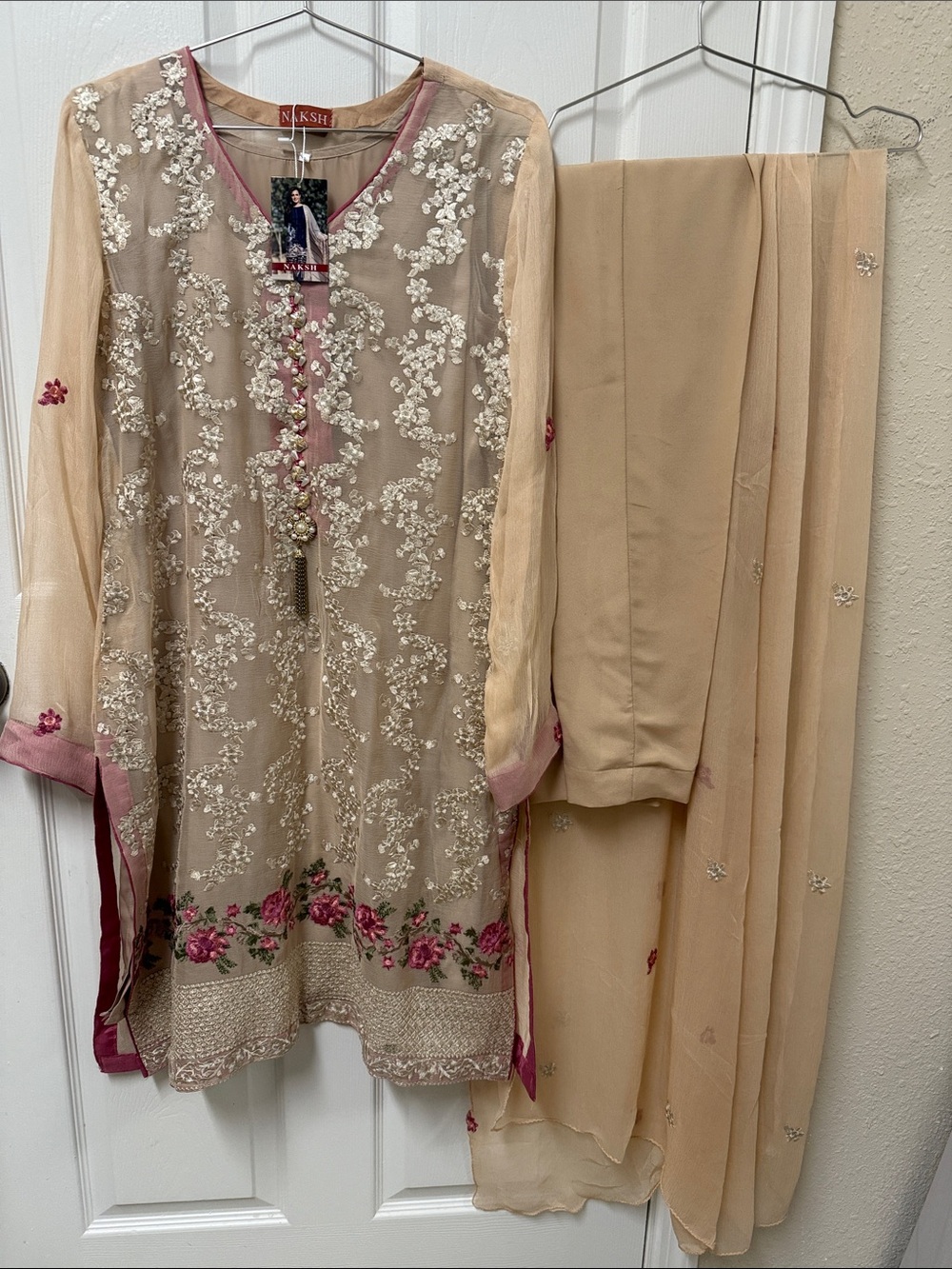 NWT NAKSH Pakistani party EiD Embroidered Beige & Pink Floral Chiffon Suit
